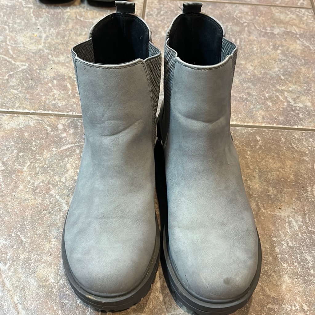 Soda Brand Gray Boots Size 11